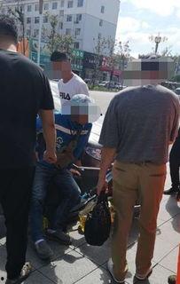 砸脚镣视频,砸脚镣视频背后的故事