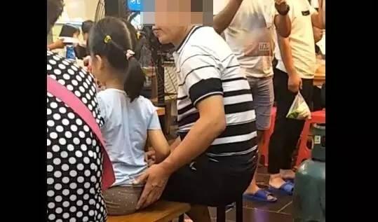 摸屁股视频,揭秘摸屁股视频的传播与影响