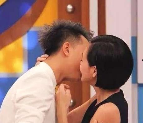 亲吻视频大全激烈,盘点那些令人心跳加速的亲吻瞬间